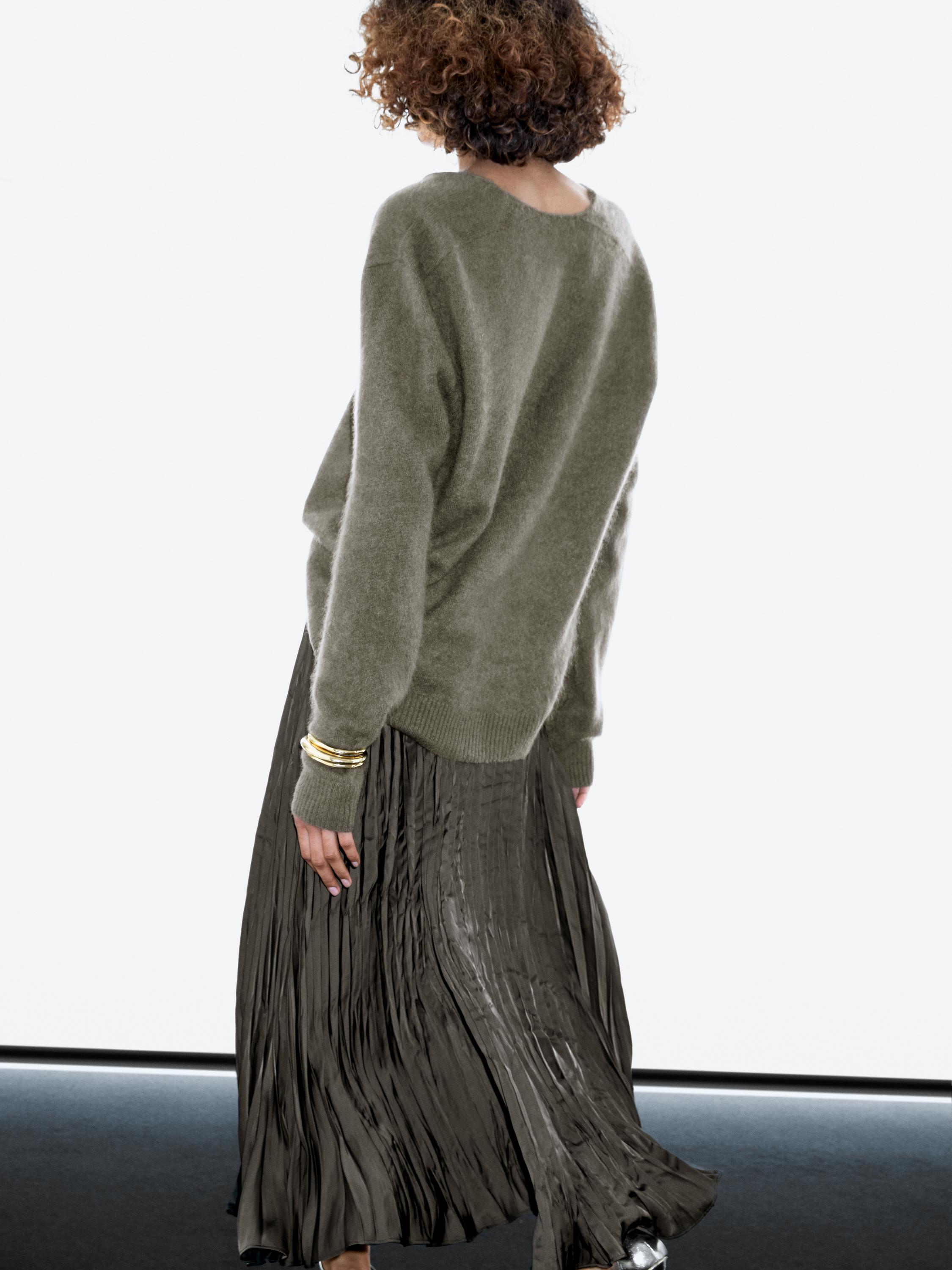 Wool and cashmere V-neck knit sweater